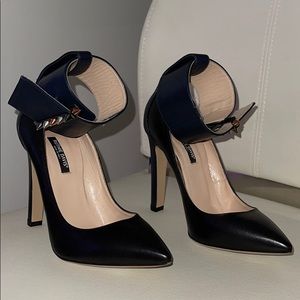Brand New dark blue Ruthie Davis Heels